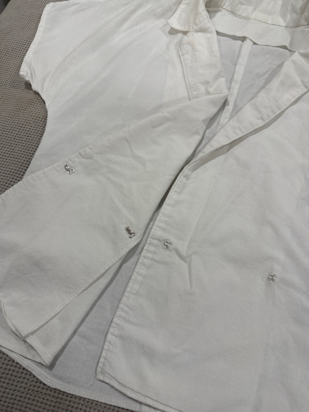 Minimalist White Wrap-Style Short Sleeve Top - Picture 3 of 6